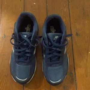 Iam selling a pair of New Balance sneakers